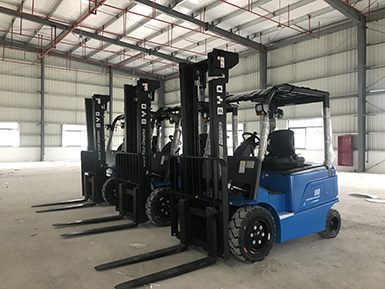 感謝蔡總的大力支持，再次購買3+1臺比亞迪叉車，祝：生意興??！