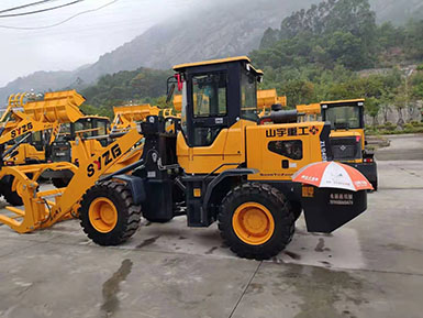 恭喜羅總喜提新車，山宇裝載機(jī)940走起，山宇重工，助您成功！